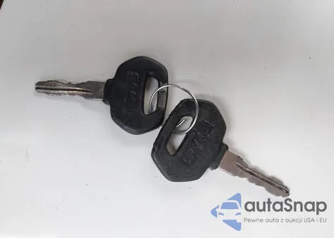 1992 Saab 900 S z USA, uszkodzony, nr VIN YS3AK45E8N2018020